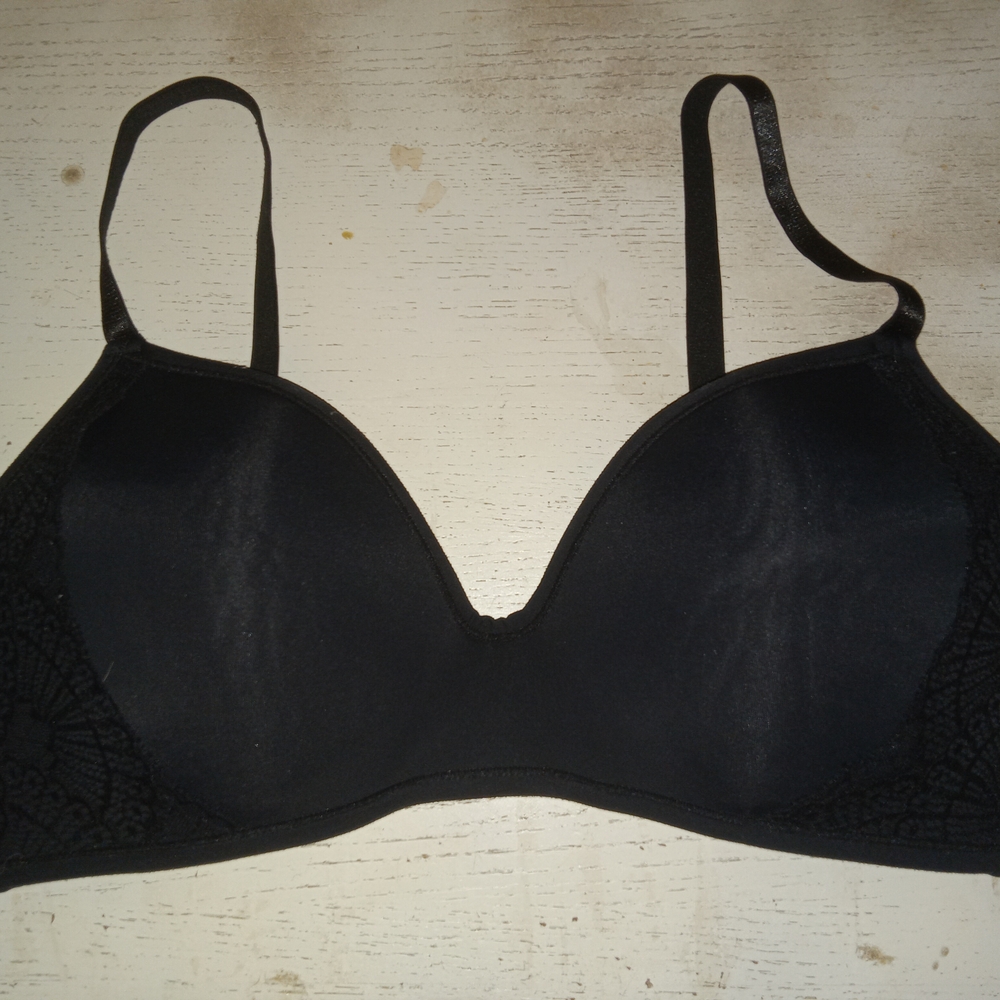 Parisian Intimates Black Floral Women's Wireless Bra Sz 38D